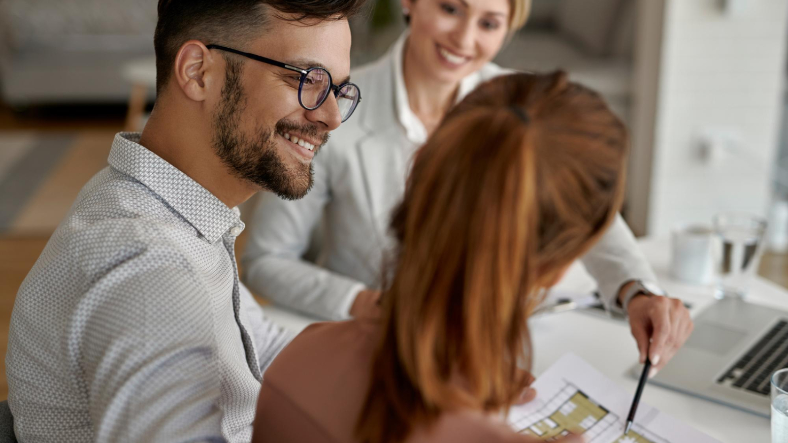 Économisez gros astuces pour réduire vos frais d'agence !